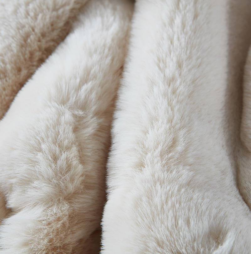 Cassilda Luxury Chinchilla Faux Fur Throw Blanket