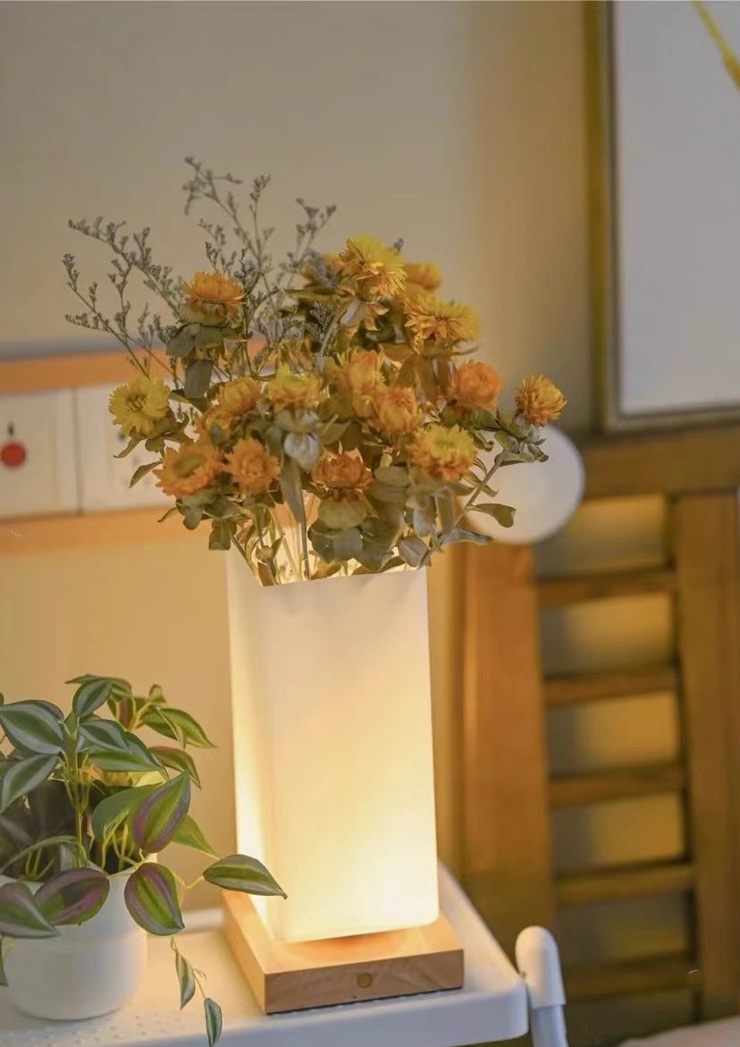 Dimmable Flower Vase Beside Decorative Table Lamp