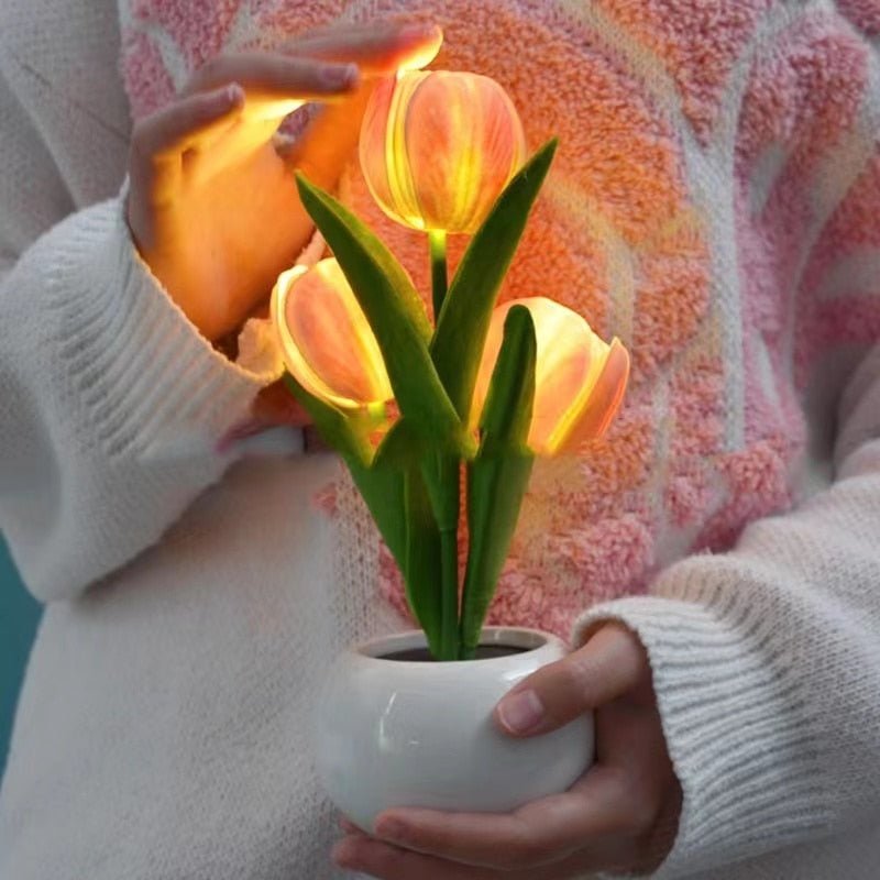 Tulip Shaped Floral Table Lamp - Casatrail.com
