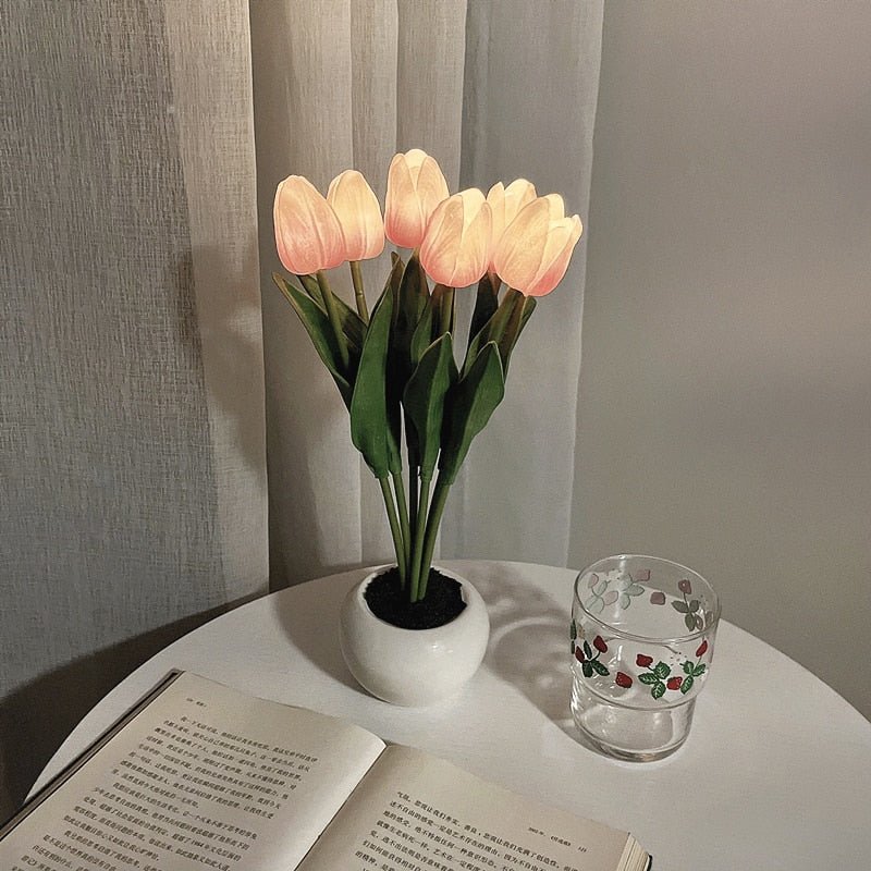 Tulip Shaped Floral Table Lamp - Casatrail.com