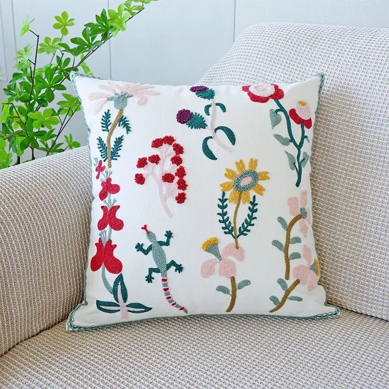 Cute Throw Pillow Cover For Sofa With Nordic Flower Design - Casatrail.com