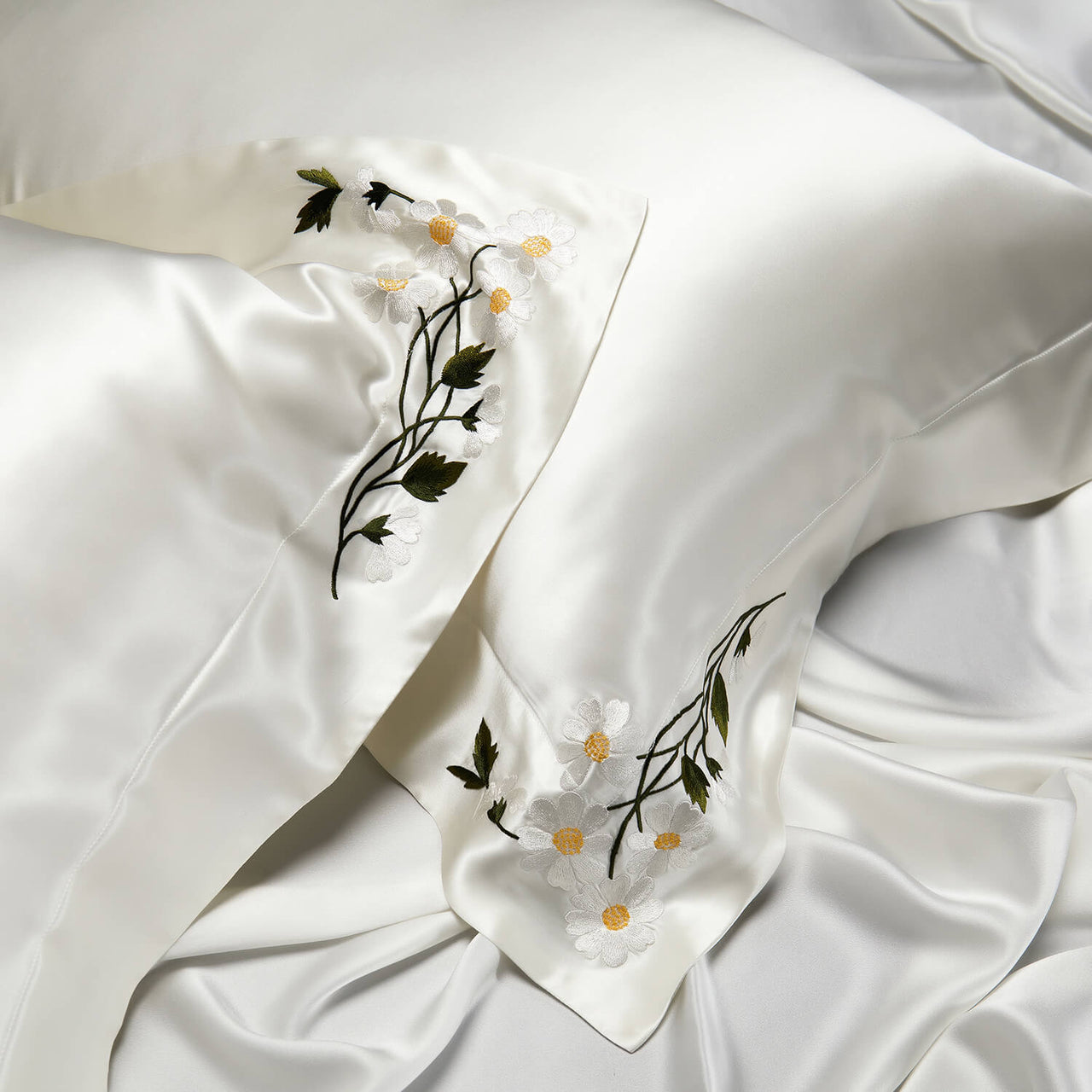 Luxury Silk Embroidered Pillowcase - Casatrail.com