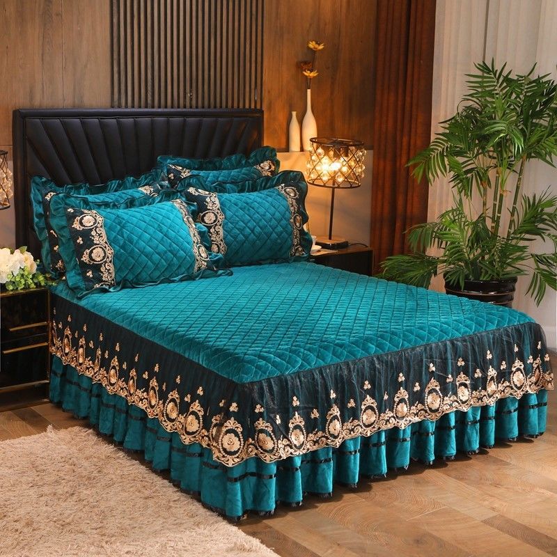 Luxury Velvet Plush Bedspread with Quilted Embossing - Casatrail.com