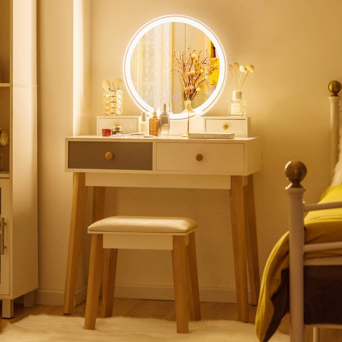 Makeup Dressing Table with Lighted Mirror - Casatrail.com