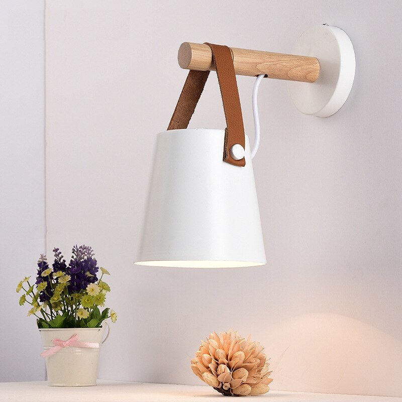 Modern Wall Lamp with Leather and Wood Accents - Casatrail.com