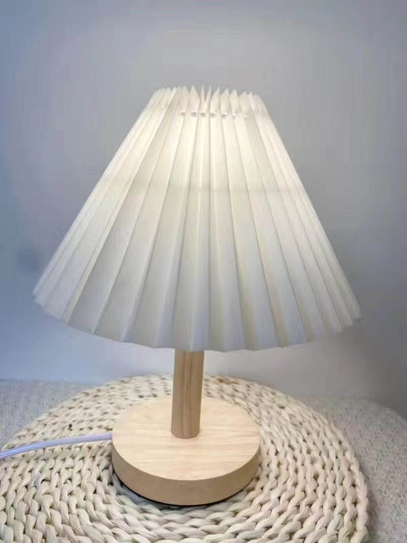 Pleated DIY Foldable Table Lamp - Casatrail.com