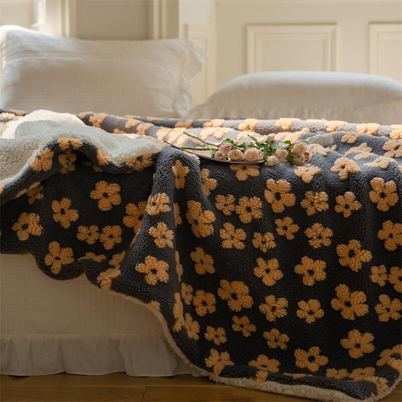 Thickened Flower Pattern Fleece Blanket - Casatrail.com