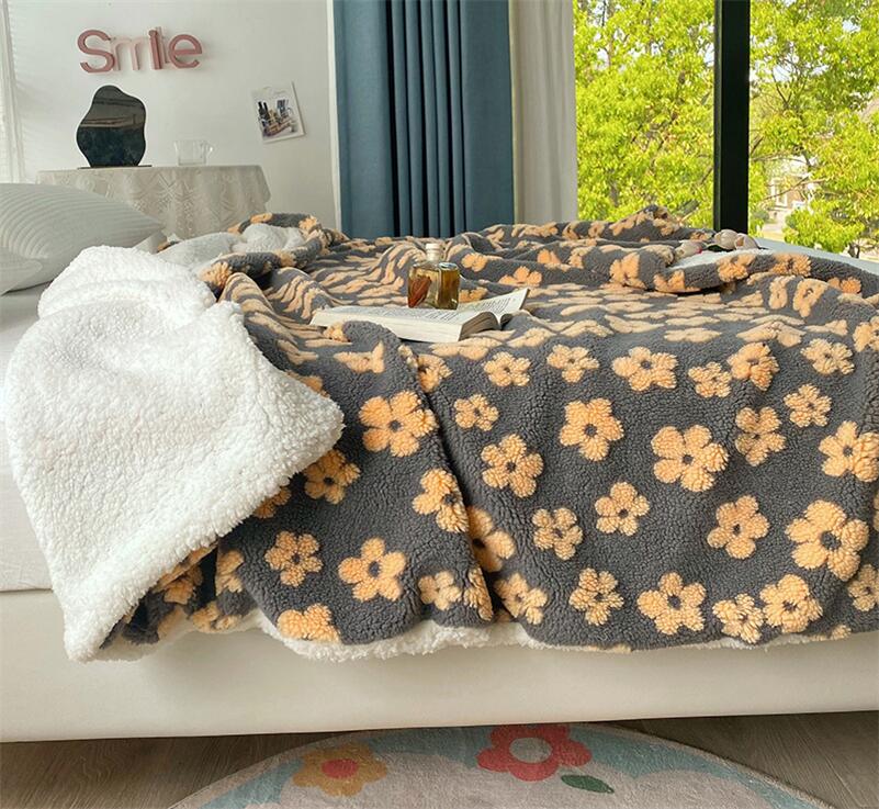 Thickened Flower Pattern Fleece Blanket - Casatrail.com