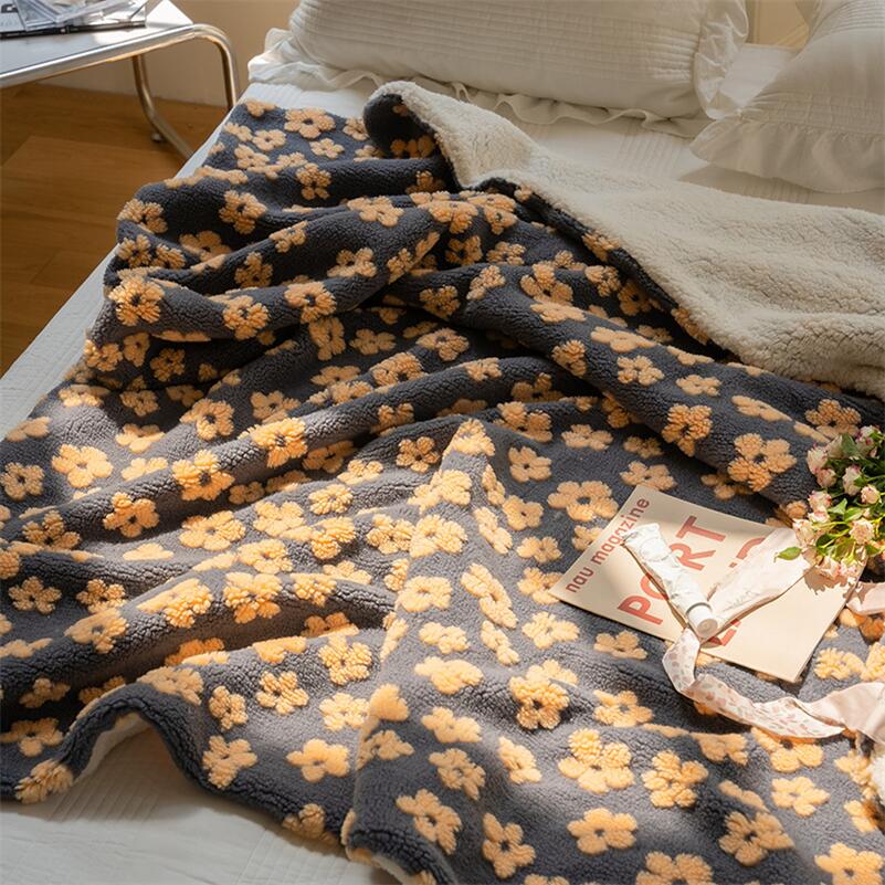 Thickened Flower Pattern Fleece Blanket - Casatrail.com