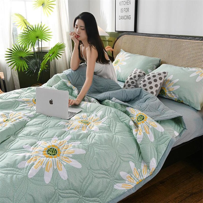 Thin Quilted Blanket for Summer Bedding - Casatrail.com