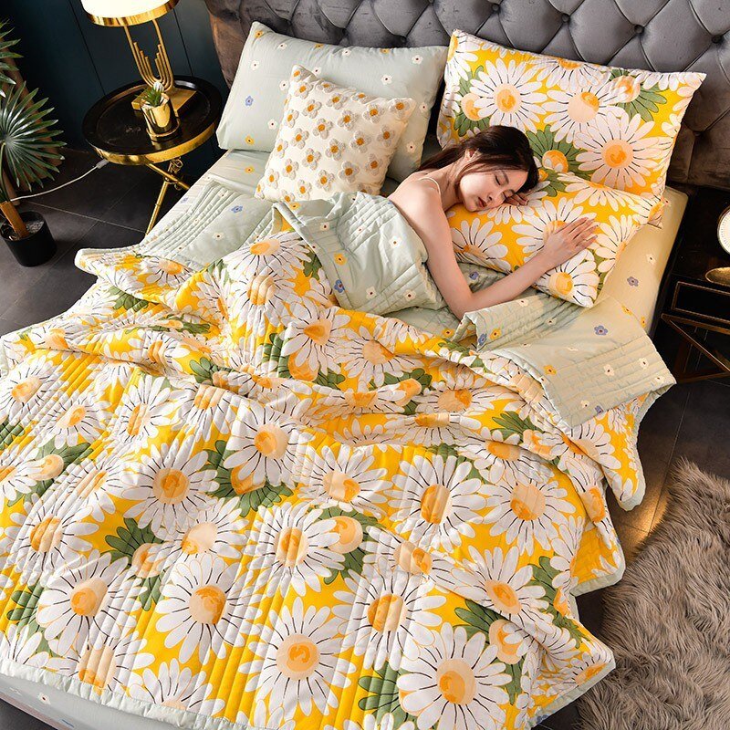 Thin Quilted Blanket for Summer Bedding - Casatrail.com